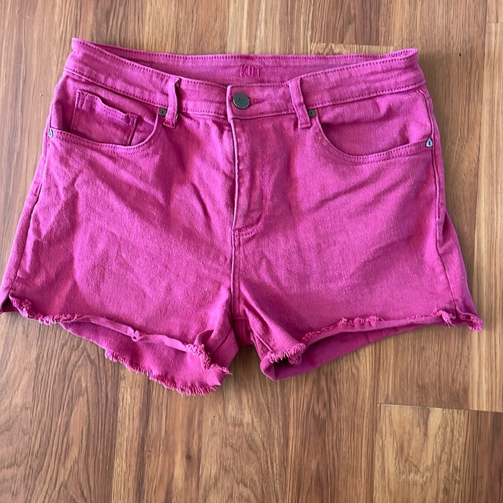 Kut from the Kloth Cut Off 3.5" Inseam Jean Denim Short Size 8 Fuschia Frayed